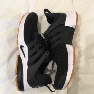 ** BRAND NEW ** Women’s Nike Prestos